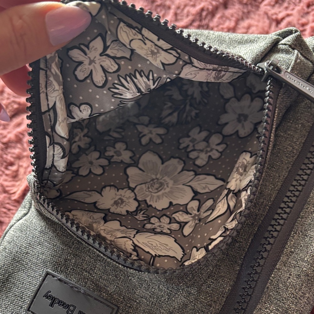 LIKE NEW! Vera Bradley Gray Crossbody Sling Bag - Picture 5 of 10